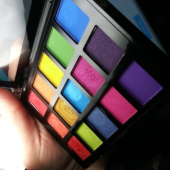 J.Cat Beauty Dia & Noche Tri-Element 15 pigment palette in Peak Time DNP103 - Picture 5 of 8